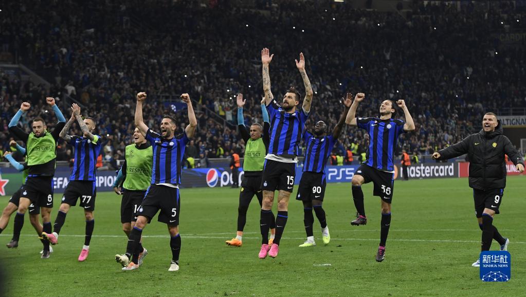 记者：杨皓宇随申花队出征亚冠广岛客场，李可因伤没有随队