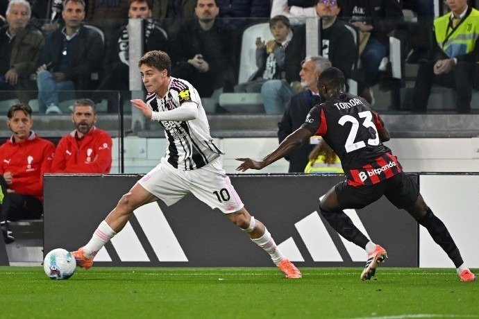 武汉三镇官宣：30岁前国脚合同到期离队，接近加盟中超第8