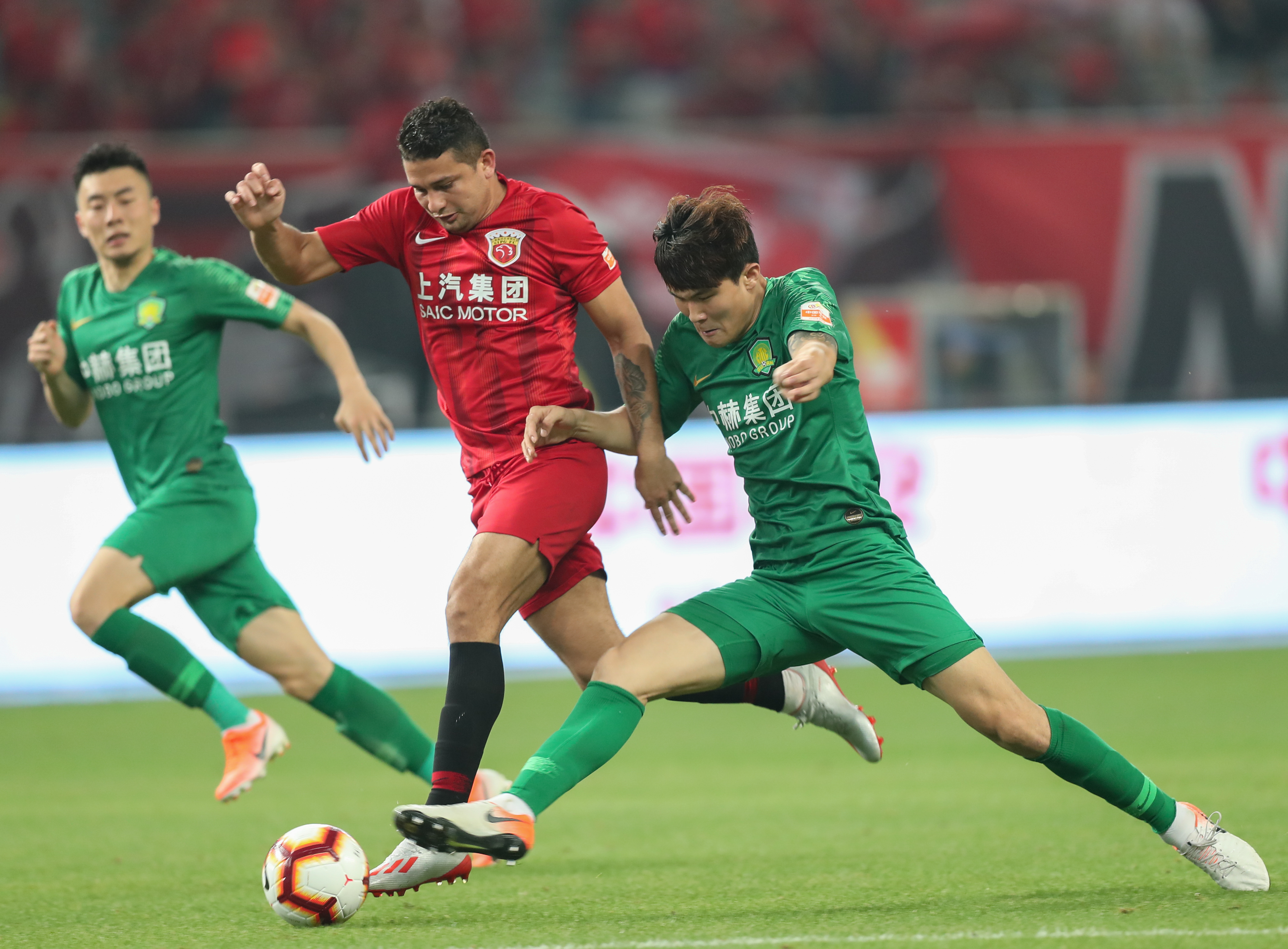 图片报：诺伊尔参加了拜仁周五训练，对阵弗赖堡可以首发上场