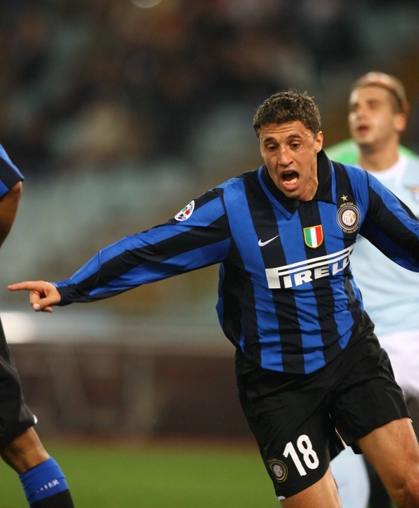 中场核心连续突破防守制造机会