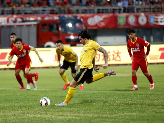 “苏超”冠军的排面，泰州市委书记和市长更衣室祝贺泰州夺冠