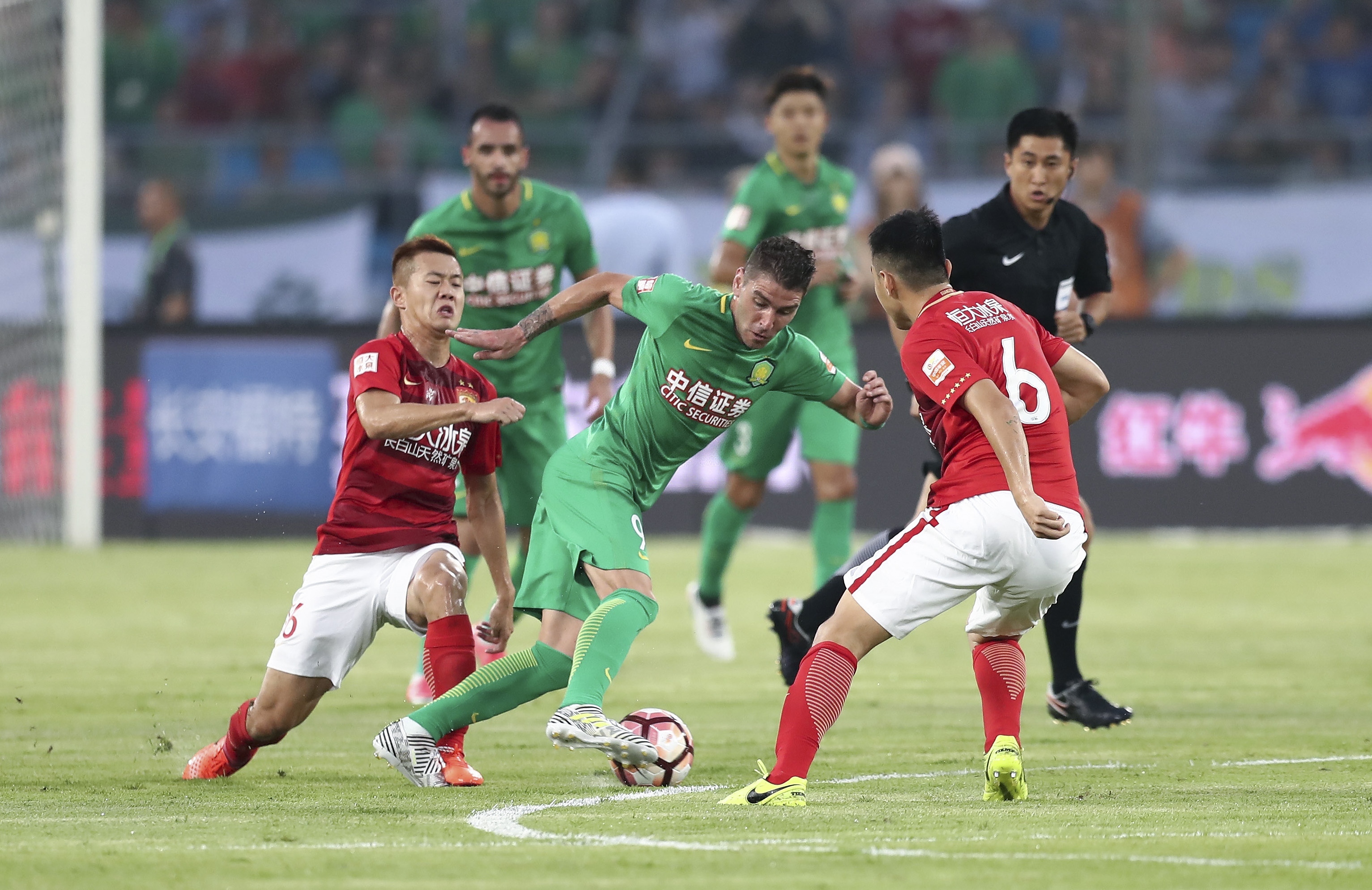 昔日水晶宫双星埃泽、奥利塞本赛季关键数据对比：后者均占优